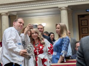 Новини України - Більше 100 тисяч. Найдорожчі вишиванки політиків