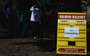 Новини бізнесу - Долар і євро подешевшали у перший день травня