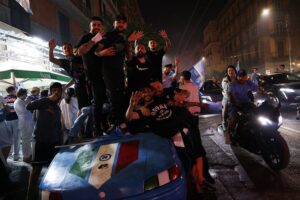 Новини спорту - Масовим святкуванням чемпіонства Наполі заполонило все місто