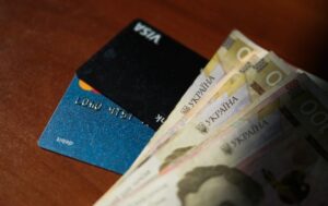 Без категорії - Перекази з картки на картку обмежать: чого чекати з 1 червня