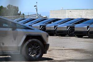 Авто новини - Tesla почала приймати Cybertruck на обмін