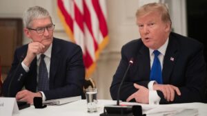 Новини бізнесу - Трамп персонально сказав Тіму Куку, що не хоче виробництва Apple в Індії