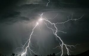 Новини України - У кількох областях України очікуються грози та шквали