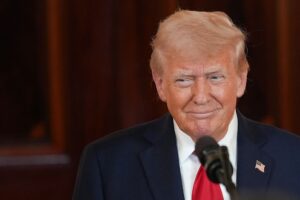 Новини світу - У певний момент: Трамп готовий зняти мита з Китаю