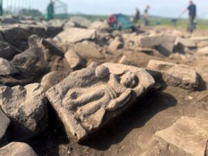 Технології - У Великобританії знайшли скульптуру богині перемоги віком понад 1800 років