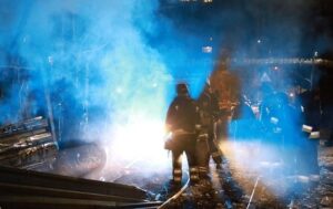 Новини України - У Запоріжжі 13 прильотів, під завалами люди