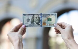 Новини бізнесу - Українці різко скоротили купівлю доларів у банках