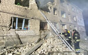 Новини України - В Запоріжжі витягли з-під завалів людину