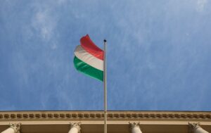 Новини світу - Євродепутати закликають ЄС заморозити усе фінансування Угорщини