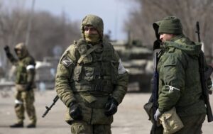 Новини України - Закопували в землю: трьох солдат РФ засудили за знущання над цивільним