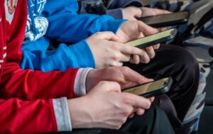 Новини України - Зйомки фільму окупантів залишили без зв'язку частину Донеччини