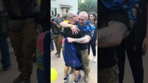 Подарунок для звільненого з полону від дружини, яка не знала, що чекає саме на нього