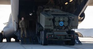 Новини світу - Допомогу від США скоротять: як це вплине на війну