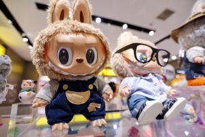 Новини світу - Гігантську іграшку Лабубу продали за рекордну суму