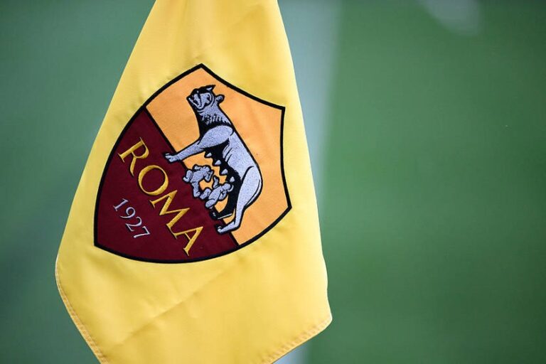 Новини спорту - Клуб Довбика змінив офіційний герб