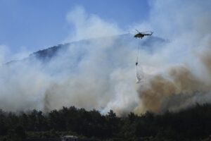 Новини світу - Лісові пожежі у Туреччині спричинили масову евакуацію населення