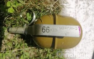 Новини України - На Київщині посеред вулиці вибухнула граната, троє поранених