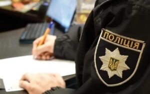 Новини України - Побиття поліцейського під Харковом: подружжя отримало підозру
