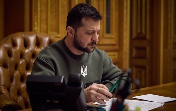 Новини України - Президент надав звання Героя України сімом військовим