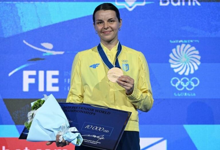 Новини спорту - ЧС-2025 з фехтування: Комащук відмовилася від фото з росіянкою