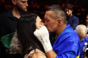 Новини спорту - Дружина Усика з усією любов’ю вітає чоловіка, який заслужив титул абсолюта