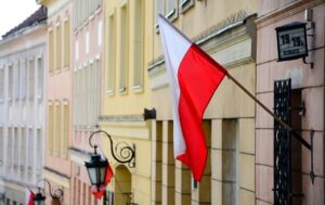 Новини світу - Польща випустить посібник на випадок війни