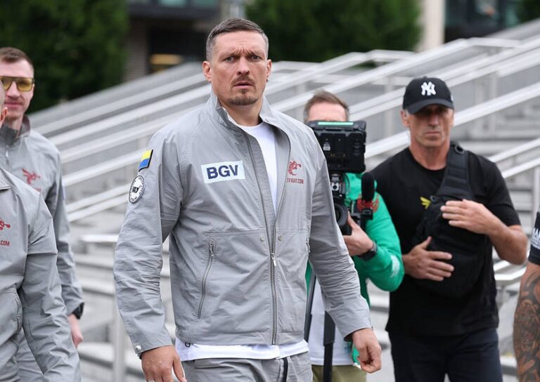 Новини спорту - Усик пояснив своє рішення піти з боксу після двох поєдинків