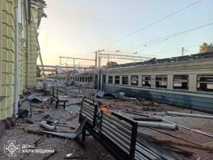 Новини України - ДСНС показали наслідки удару РФ по Лозовій