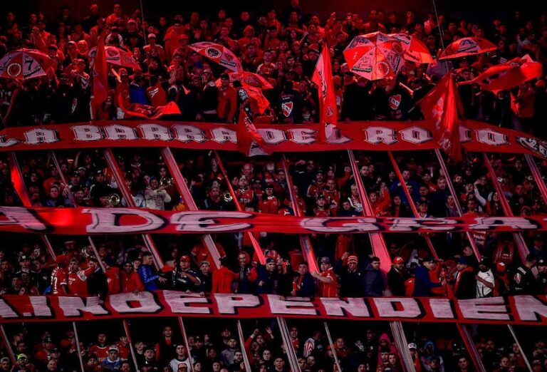 Новини спорту - Під час матчу Копа Судамерикана фанати безчинствували до ножових поранень