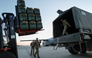 Новини світу - Європа купує більше зброї для України, ніж США - дослідження