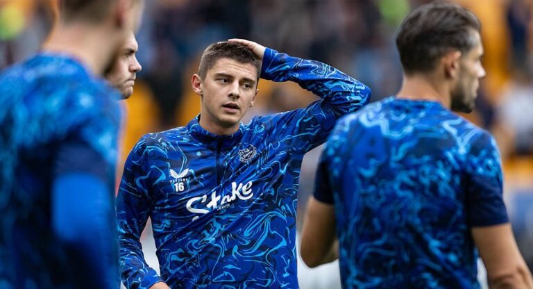 Новини спорту - Миколенко дуже погано відіграв у матчі Ліверпуль-Евертон після травми