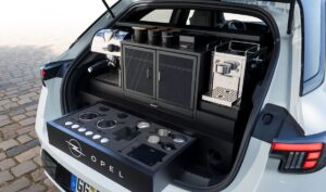 Авто новини - Opel створив Mokka з повноцінною кав’ярнею в багажнику