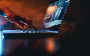 Новини України - Під час тестування е-нотаріату із державних реєстрів стався витік даних