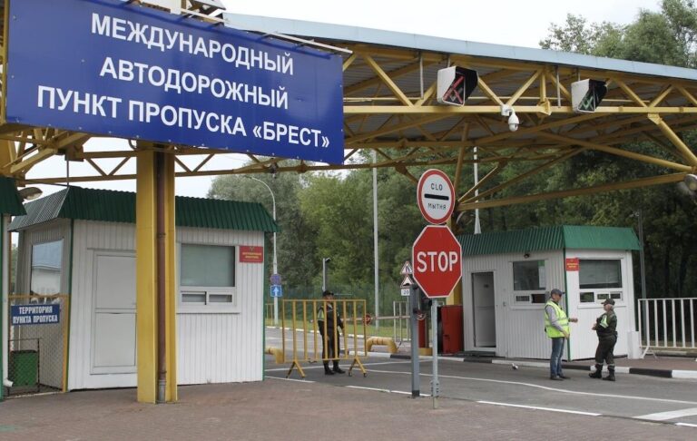 Новини світу - Польща поновила рух на кордоні з Білоруссю