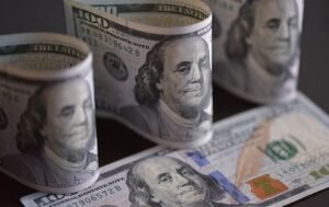 Новини світу - Росіянам пророкують використання доларів лише для розпалювання печей