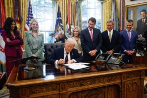 Новини світу - Трамп направляє Нацгвардію у Мемфіс