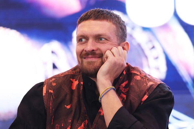 Новини спорту - Усик після поєдинку Кроуфорда з Канело відзначив неймовірність цього бою