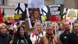 Новини світу - Зупиніть Трампа: у Лондоні мітингують тисячі осіб