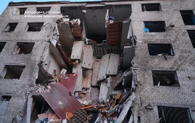Новини України - Атака на Запоріжжя: під завалами знайшли загиблого