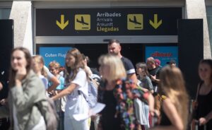 Новини світу - Дрон паралізував роботу аеропорту в Іспанії