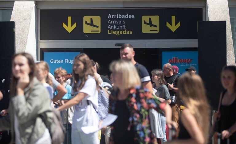 Новини світу - Дрон паралізував роботу аеропорту в Іспанії