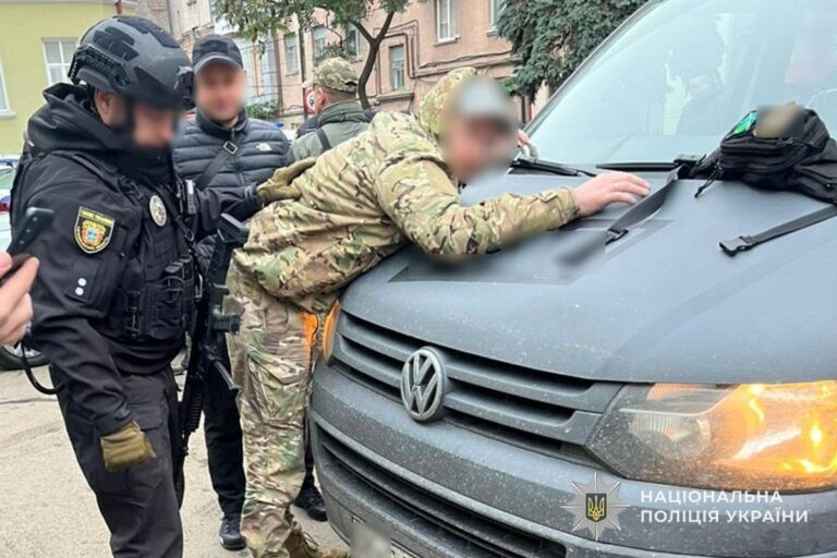 Новини України - Катували і відбирали майно: на Тернопільщині затримали військовослужбовців