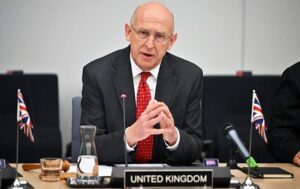 Новини світу - НАТО посилить відповідь на агресію Росії - міністр оборони Британії