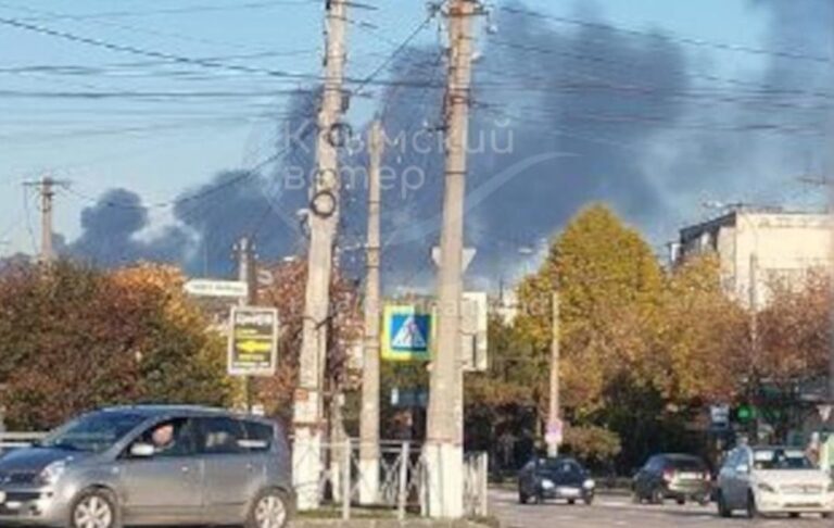 Новини України - В Криму гриміли вибухи: загорілась нафтобази