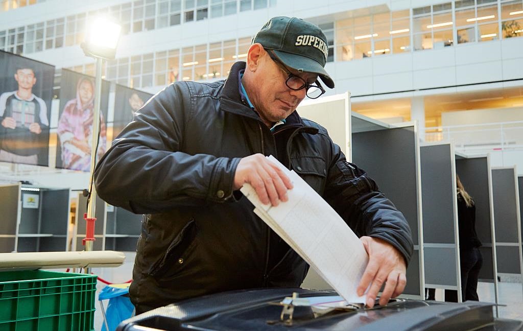 Новини світу - В Нідерландах почались дострокові парламентські вибори