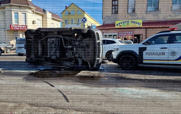 Новини України - В Одесі натовп перекинув мікроавтобус ТЦК