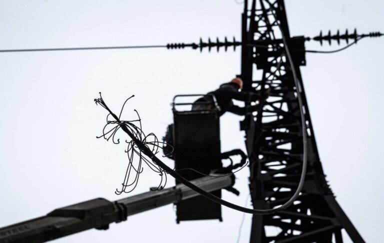 Новини України - В Україні нові відключення через обстріли і негоду