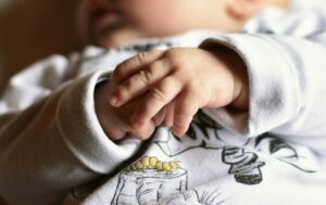 Новини України - З окупації повернули молоду маму з немовлям