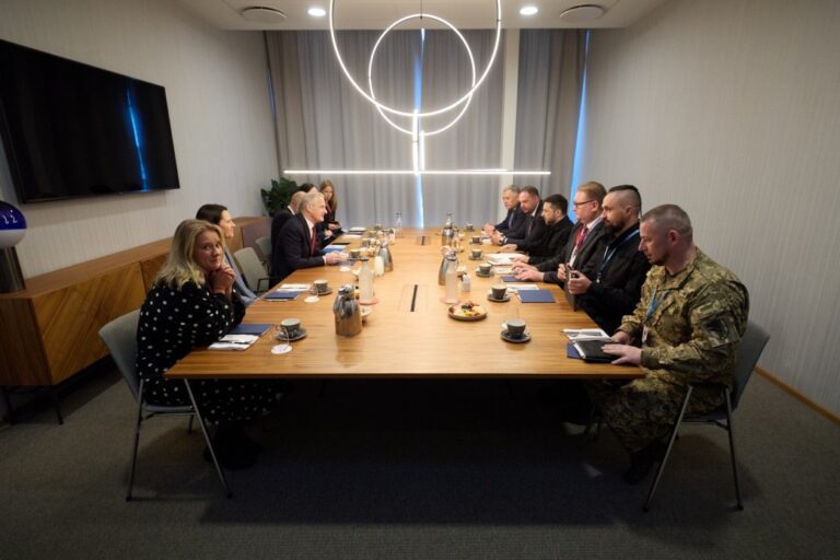 Новини України - Зеленський обговорив з прем'єром Норвегії "стіну дронів"