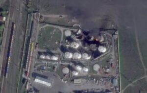 Новини України - ЗМІ показали знімки ураженої нафтобази в Криму